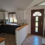 Sea View Terrace דירה איזולה