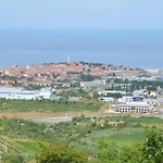 Sea View Terrace דירה *