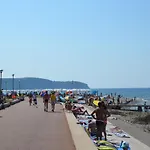 Sea View Terrace דירה איזולה